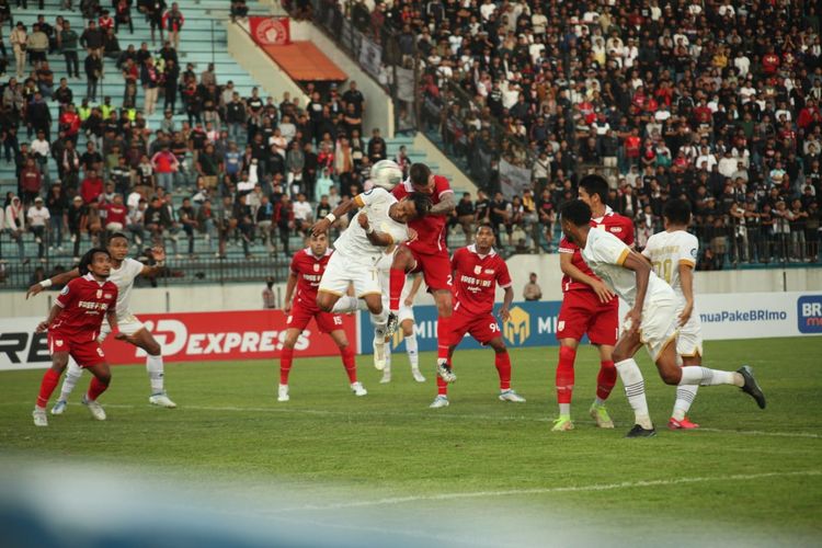 Pertandingan Persis Solo vs Dewa United pada pekan pertama Liga 1 2022-2023 di Stadion Moch. Soebroto, Magelang, Senin (25/7/2022) sore WIB. Persis kalah 2-3. Selanjutnya, Persis bertemu Persija Jakarta pada pekan kedua Liga 1 2022-23.