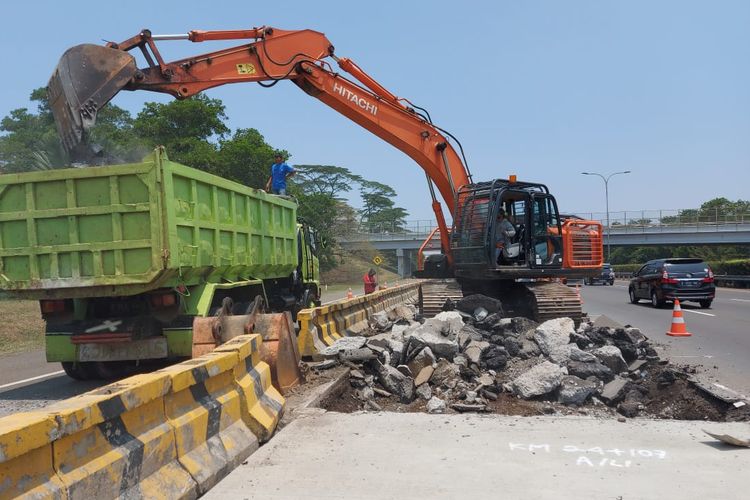 Perbaikan jalan di Tol Jagorawi