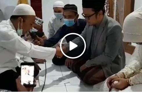 Viral, Video Pasangan Pengantin Menikah di Dekat Mobil Jenazah