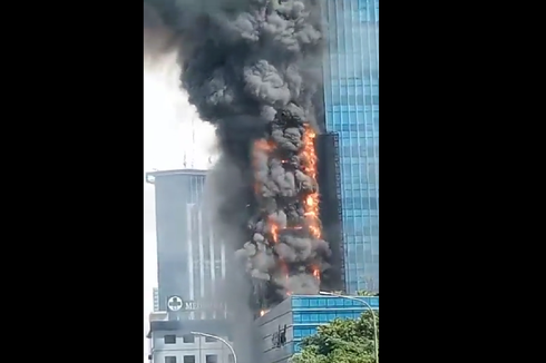 Gedung K-Link Terbakar, Api Diduga dari Restoran di Lantai 7 dan Merembet ke Videotron