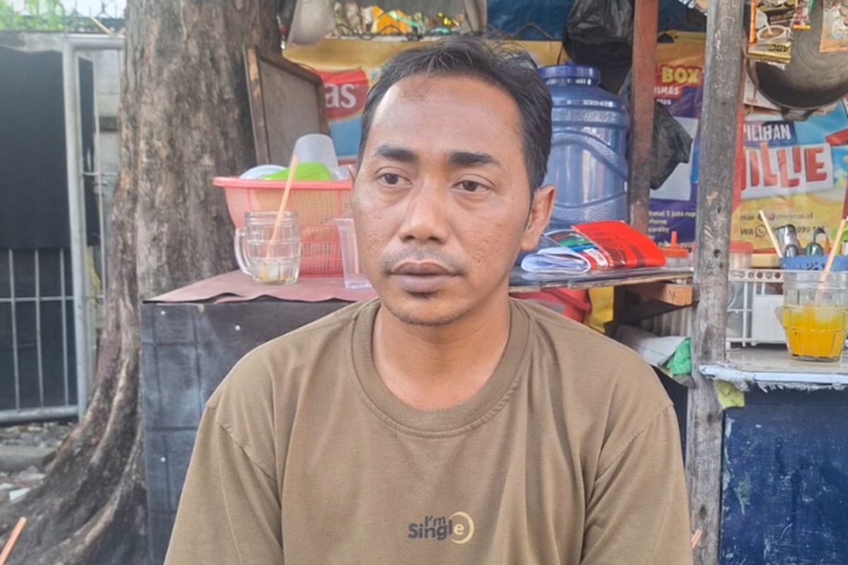 Lukman Arif anak yang menitipkan ibunya ke Griya Lansia Malang, Kamis (17/7/2025).