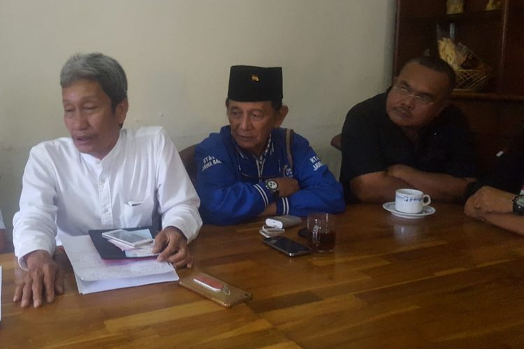 Forum Rukun Tetangga (RT) dan Forum Rukun Warga (RW) Se-Jawa Barat mendeklarasikan dukungannya untuk kemenangan pasangan Hasanah di Pilkada Jawa Barat 2018.