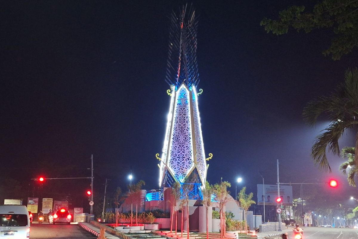 Tugu Madinatul Iman, Kota Balikpapan. Kota Balikpapan, Kalimantan Timur menjadi tuan rumah peringatan Hari Otonomi Daerah 2025.