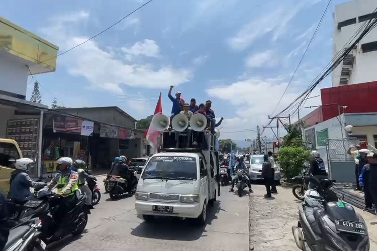 Ribuan buruh asal Kabupaten Bandung, Jawa Barat kembali melakukan aksi unjuk rasa ke Gedung Sate pada Kamis (30/11/2023)