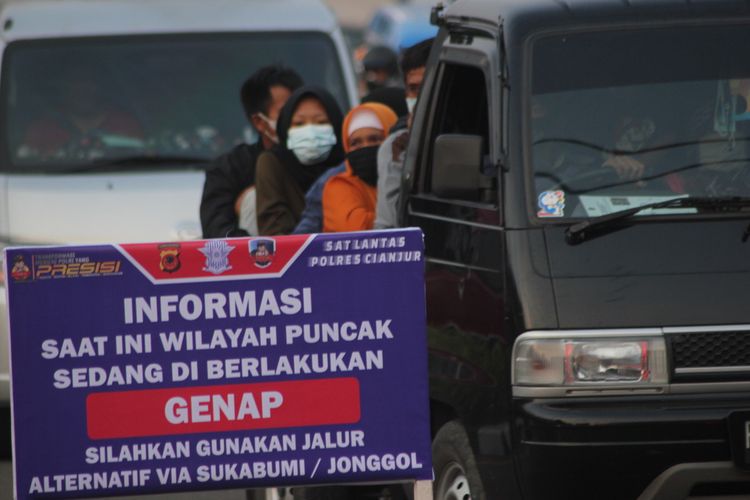 The implementation of the odd-even traffic policy to reduce congestion along tourist areas in Puncak, West Java. 