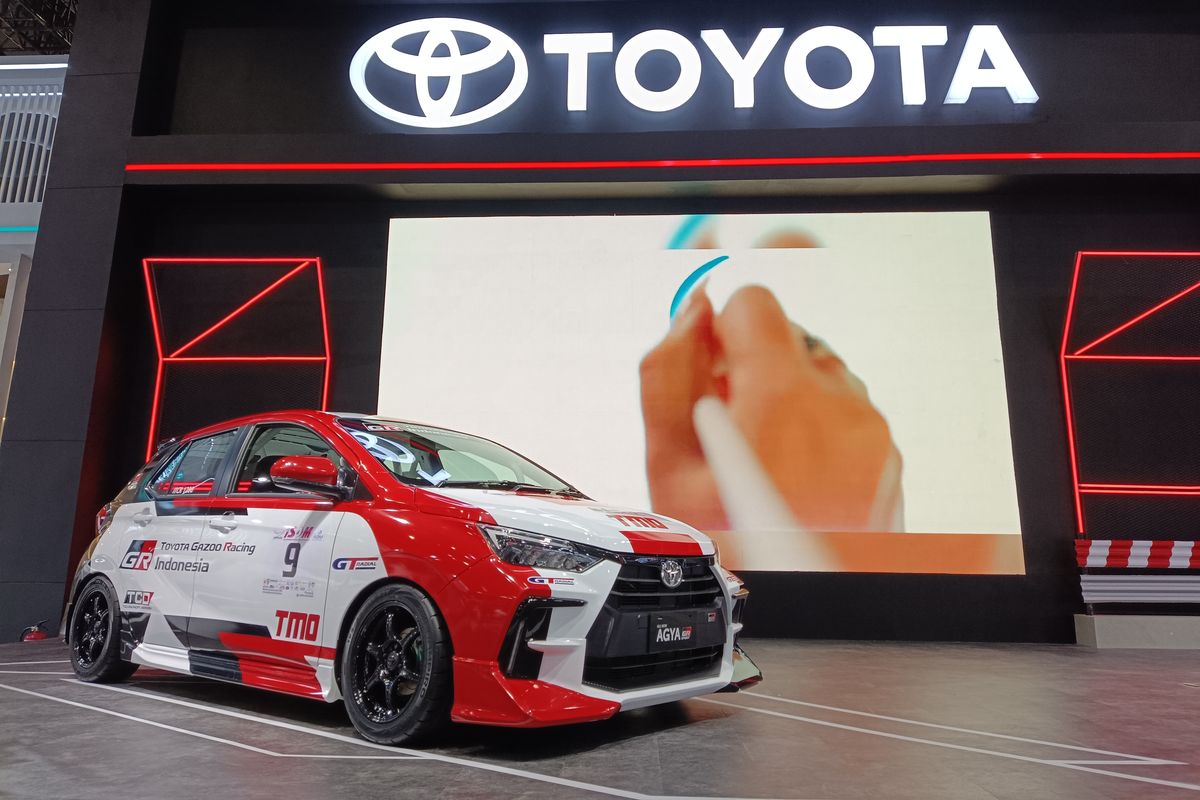 Toyota Agya GR Sport bergaya balap ISSOM di JAW 2023