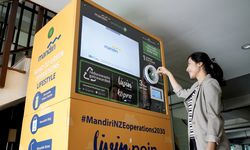 Kurangi Sampah Plastik, Bank Mandiri Sediakan Reverse Vending Machine