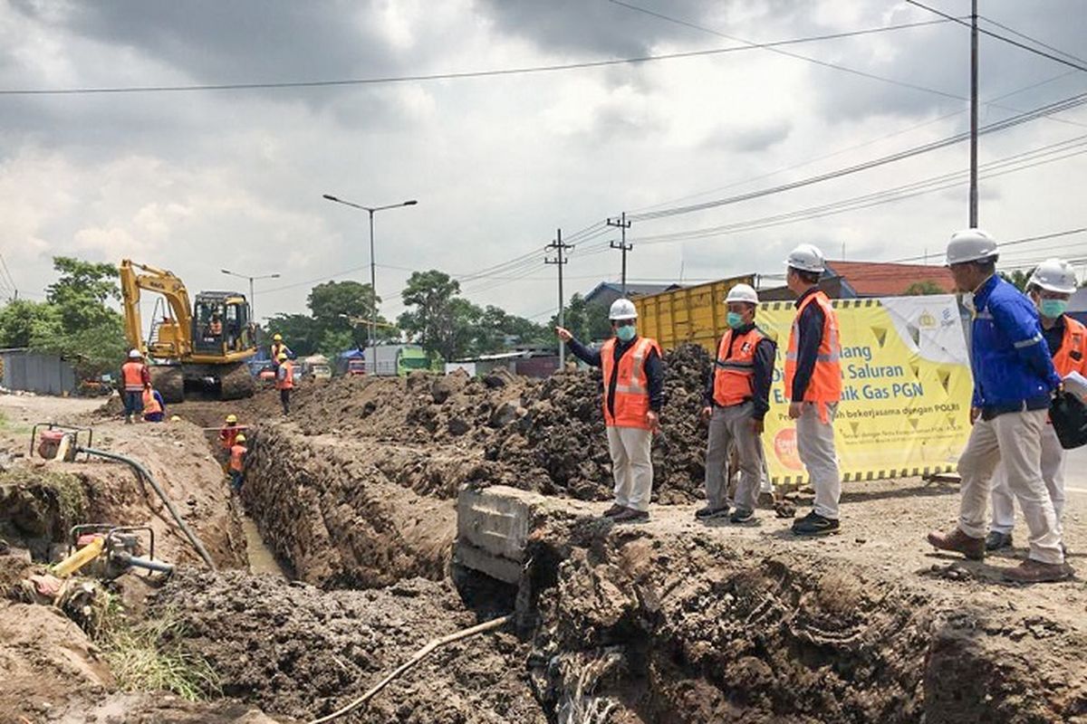 Peninjauan progres pembangunan Terminal LNG Teluk Lamong, Kamis (19/03/2020).