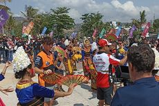 Saat Pebalap MotoGP Ikut Joget Bareng Penari sebelum Bersihkan Pantai...