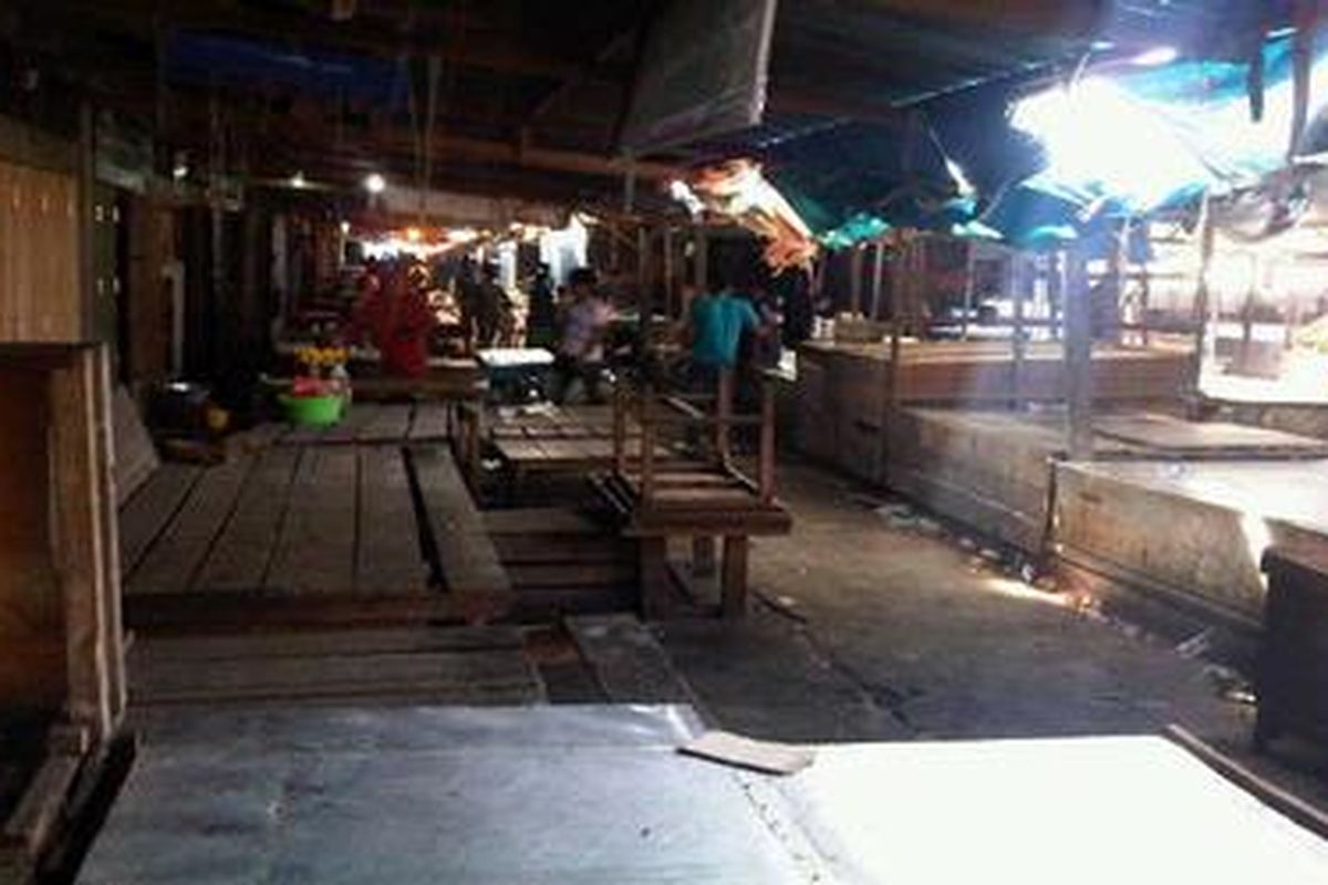 Siutuasi pasar di Manokwari, Kamis (1/12/2011), terlihat sepi, bersamaan dengan peringatan 1 Desember yang diklaim sebagai Kemerdekaan Papua dan HUT OPM.