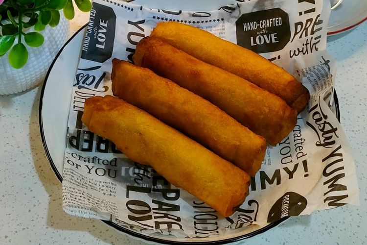 Salah satu jajanan untuk menemani buka puasa Ramadhan, Lumpia.