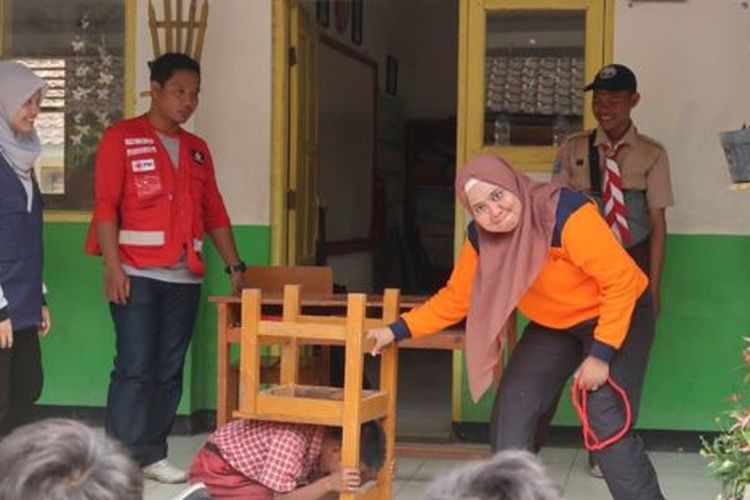 Kegiatan sosialisasi tanggap bencana di sebuah sekolah dasar di Pandeglang, Banten. 