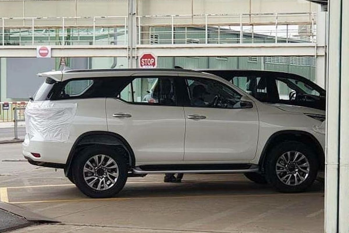 Toyota Fortuner 2020 terpantau sudah mendarat di Vietnam