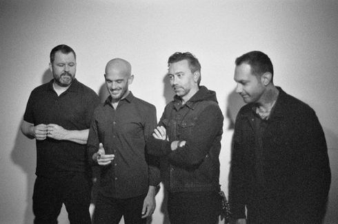 Lirik dan Chord Lagu The Approaching Curve - Rise Against