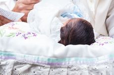 Seorang Bayi Perempuan Ditinggal Ibunya Beberapa Jam Setelah Dilahirkan