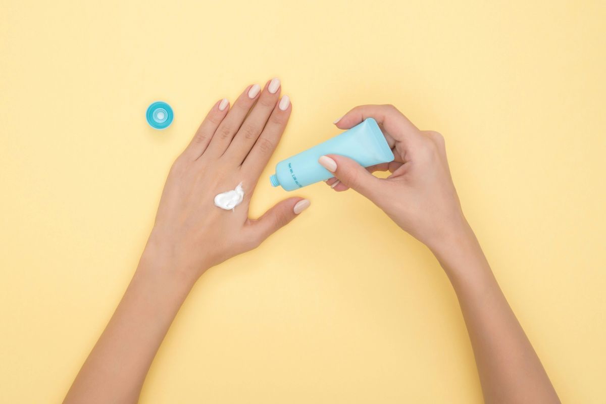 Urutan skincare pagi untuk kulit kering.