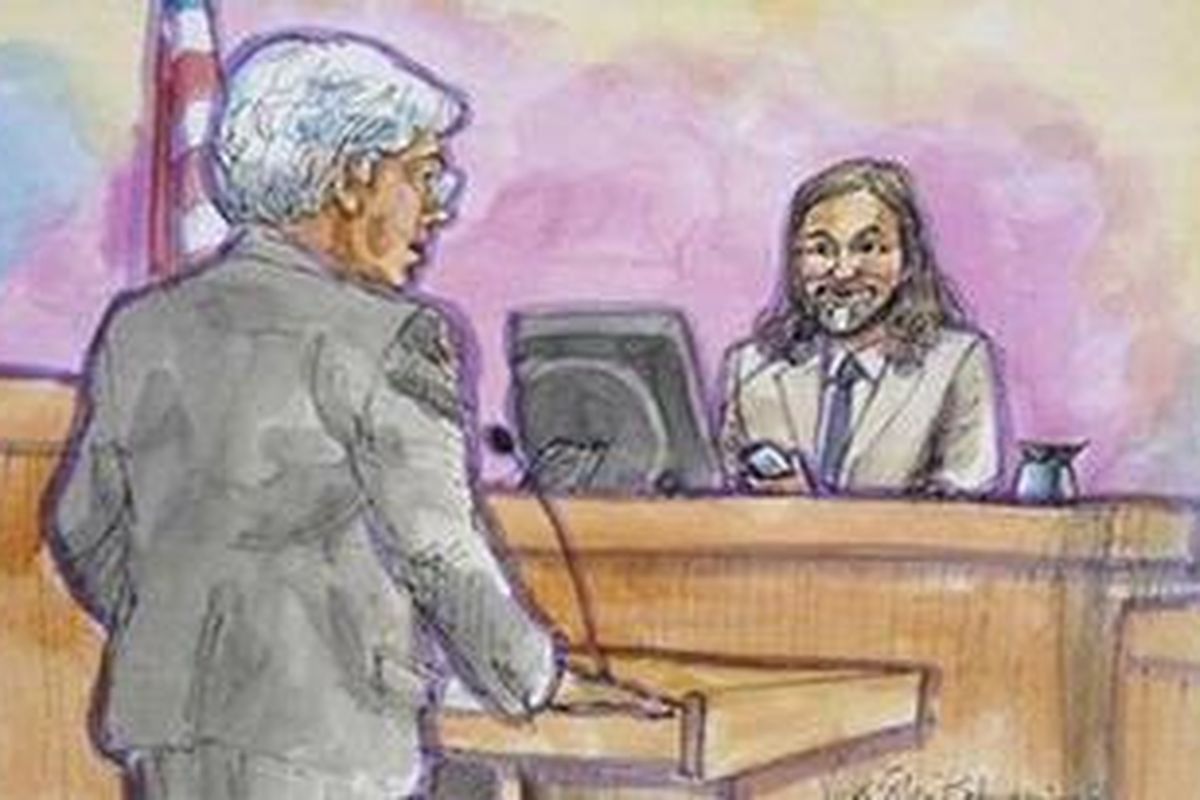 Ilustrasi pengadilan kasus sengketa paten Apple vs Samsung: Pengacara Apple Harold McElhinny mengajukan pertanyaan kepada desainer Apple Christopher Stringer (kanan) di Pengadilan Federal San Jose, California