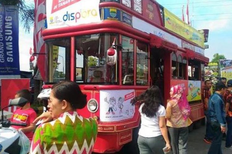 Wisata Sore di Bandung, Nikmati Ngabuburit dengan Bus Bandros