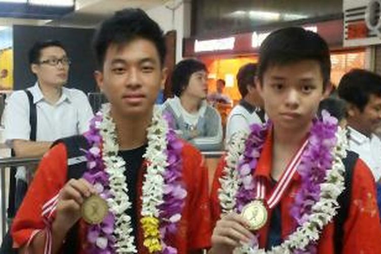 Nicholas Susanto, siswa IPEKA Puri, dan Erlang Wiratama, siswa IPEKA International Christian School (IICS) masing-masing meraih medali emas untuk bidang studi Matematika pada Olimpiade Sains Nasional (OSN) ke-13 tingkat SMA di Lombok, Nusa Tenggara Barat, yang digelar 1 - 7 September 2014 lalu. 
