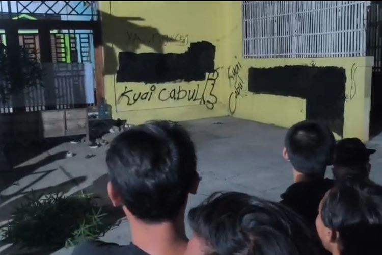 Geger Dugaan Kekerasan Seksual Santriwati di Pati, Warga Segel Ponpes dan Bikin Coretan 