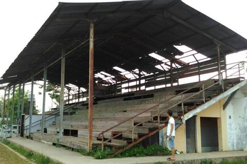 Stadion Magenda di Bondowoso Tak Terawat, Atap Tribun Bolong