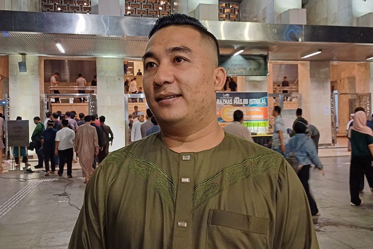 Said Tasyim, warga Sulawesi Utara yang melaksanakan salat tarawih di Masjid Istiqlal, Jakarta Pusat, Senin (11/3/2024).