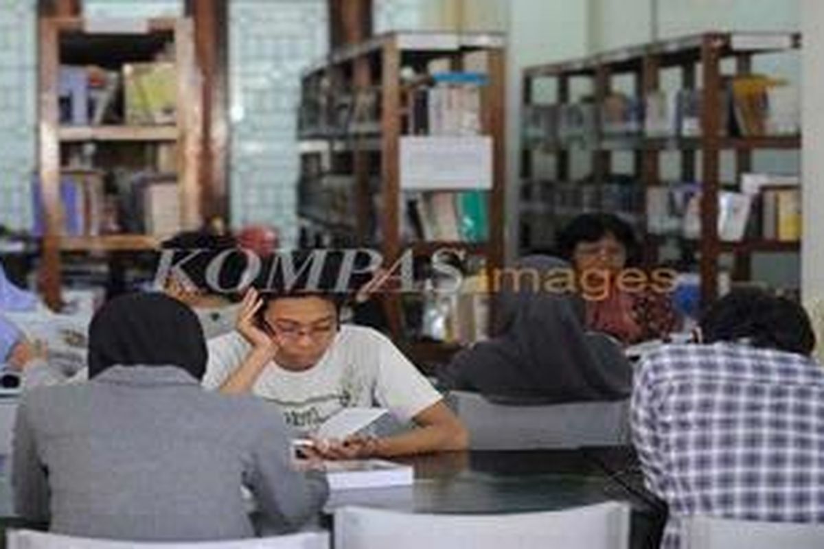 Ilustrasi: Tahun 2010 anggaran Perpustakaan Nasional mencapai Rp 443,5 miliar, sedangkan pada tahun ini menjadi Rp 432,5 miliar.