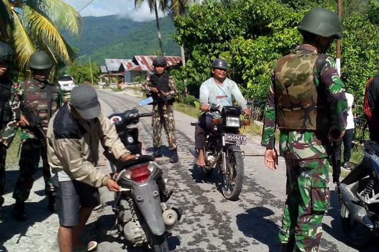 Foto Pengamanan dan Razia di Pos Sekat Tinombala 2016 Desa Pantango Rabu (20/7/2016)