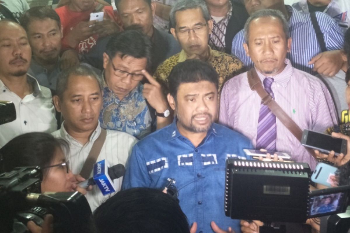 Presiden Konfederasi Serikat Pekerja Indonesia (KSPI) Said Iqbal usai menjalani pemeriksaan di Mapolda Metro Jaya, Selasa (9/10/2018).