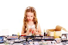 Mainan Kosmetik Berpotensi Bahayakan Anak, Perhatikan 4 Hal Ini