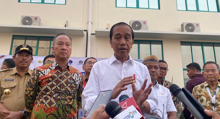 Jelang Pilkada, Jokowi Didesak Turun Tangan Mencegah Demokrasi Makin Merosot