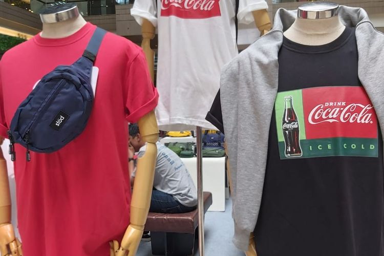 Koleksi kolaborasi Wakai dan Coca Cola