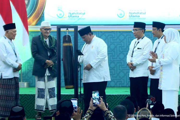 Tutup Muktamar Ke-35 NU, Prabowo Subianto Diangkat Jadi Warga Kehormatan dan Terima KartaNU