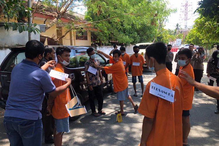 Tim penyidik Polres Kepulauan Selayar, menggelar rekonstruksi terhadap enam pelaku pembunuhan warga Bulukumba 