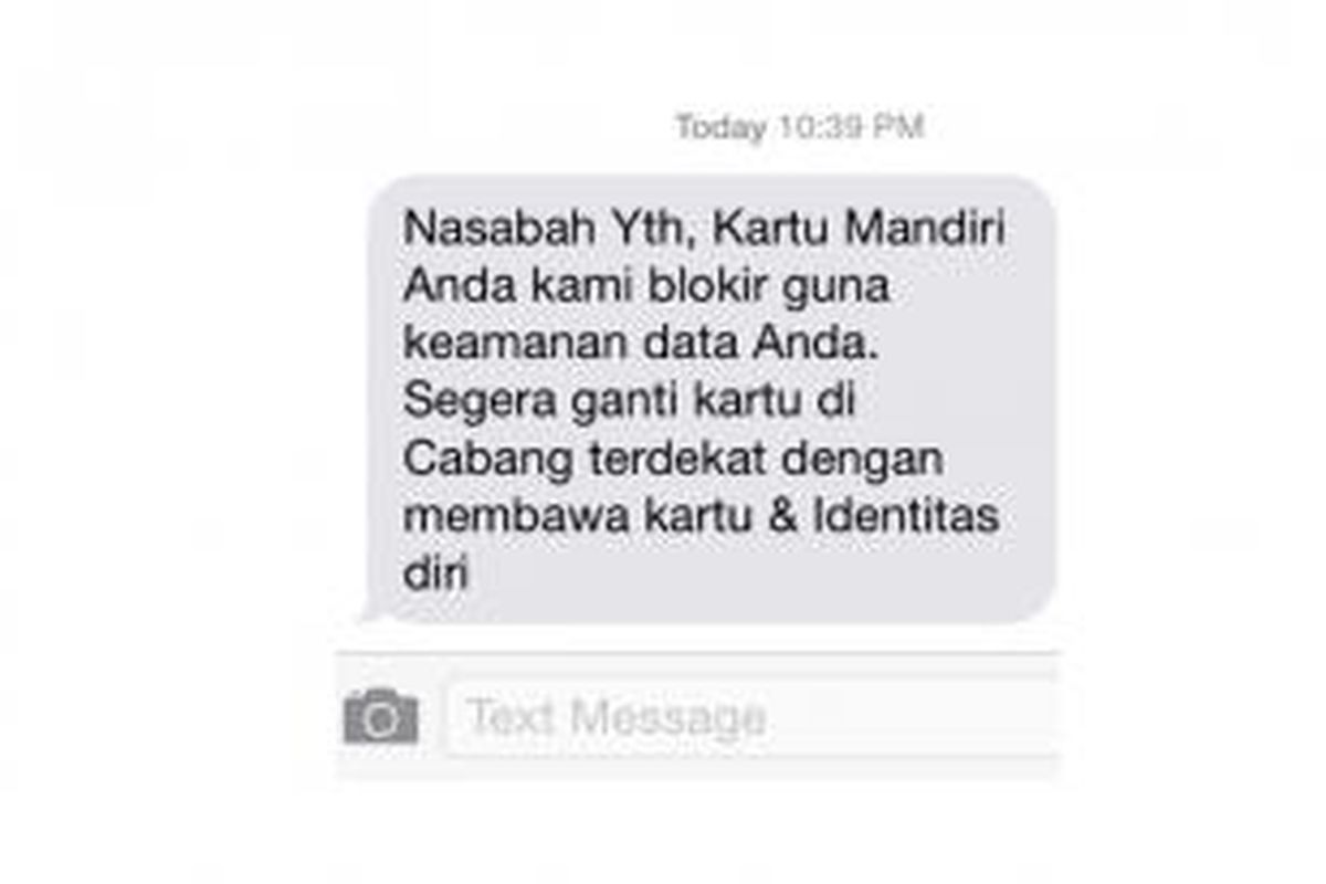 SMS dari Bank Mandiri kepada nasabah yang kartu ATM-nya terblokir, Senin (12/5/2014) malam. 
