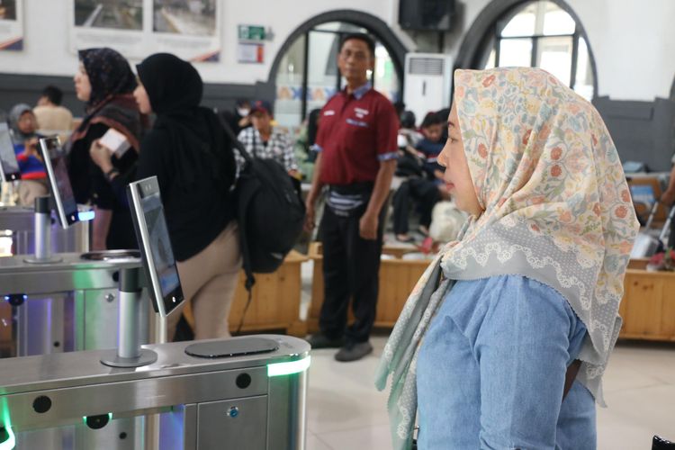 Selain peningkatan inovasi pelayanan pelanggan, teknologi face recognition KAI juga berkontribusi dalam efisiensi pengurangan sampah kertas. 