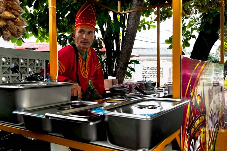 Kisah Andrianto, Eks Kuli Bangunan yang Banting Setir Jualan Nasi Padang Keliling