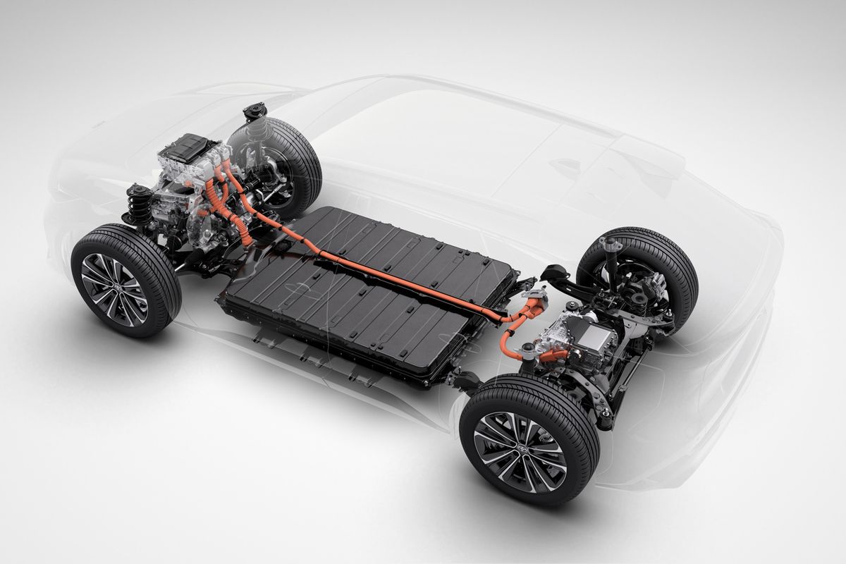 Mobil listrik Toyota bZ4X yang mengusung baterai lithium-ion berkapasitas 71,4 kWh 