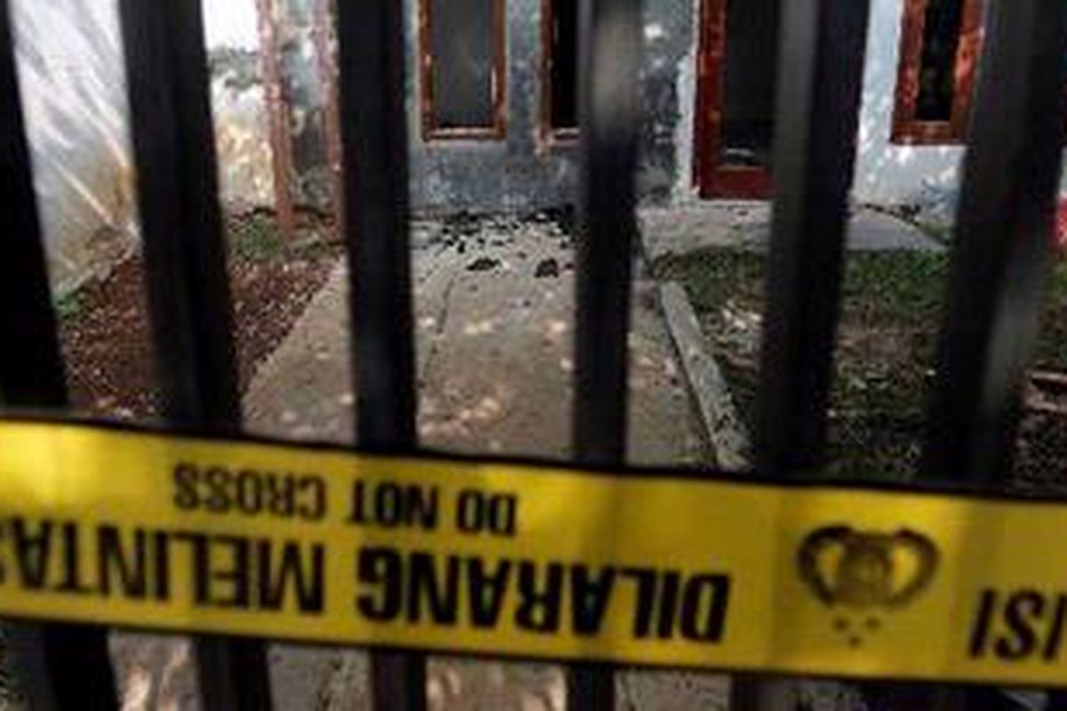 Rumah di Taman Anyelir 2 Blok F2 no 9, Kalimulya, Depok, yg menjadi lokasi penggrebekan anggota teroris Solo, Rabu (5/9/2012). Dari penggrebekan ini polisi menangkap seorang anggota teroris yang terkait aksi teror di Solo bernama Firman.  