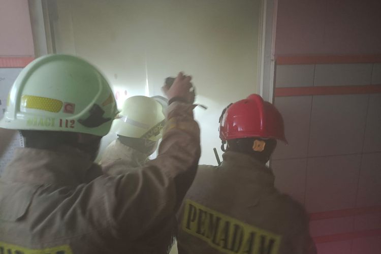 Rumah 3 Lantai di Sunter Agung Kebakaran, Diduga akibat Korsleting saat Cas Ponsel