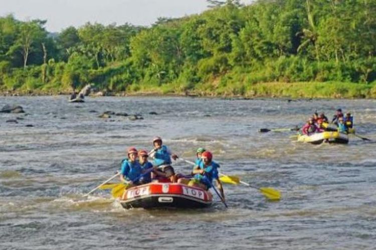 Rafting di Sungai Progo, Sleman, Yogyakarta