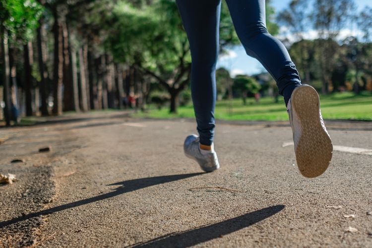 Lari lebih efektif menurunkan berat badan dibanding jalan kaki.