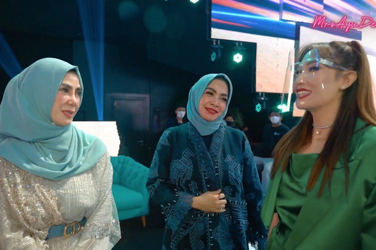 Mama Amy, Mama Rieta dan Ayu Dewi tampak sedang berbincang tentang harta yang sudah didapat dari anak-anaknya setelah RANS Entertainment sukses. 