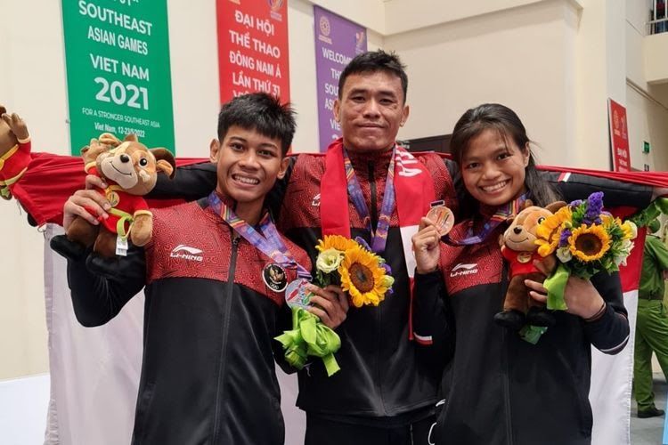 Tiga mahasiswa Universitas Negeri Semarang (Unnes) berhasil meraih medali di ajang perlombaan SEA Games 2021 di Vietnam (Dok. Unnes)