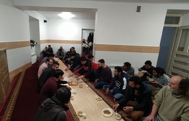 Acara buka puasa bersama di Masjid Krakow, Polandia