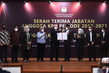 Sah, KPU Periode 2022-2027 Resmi Bekerja