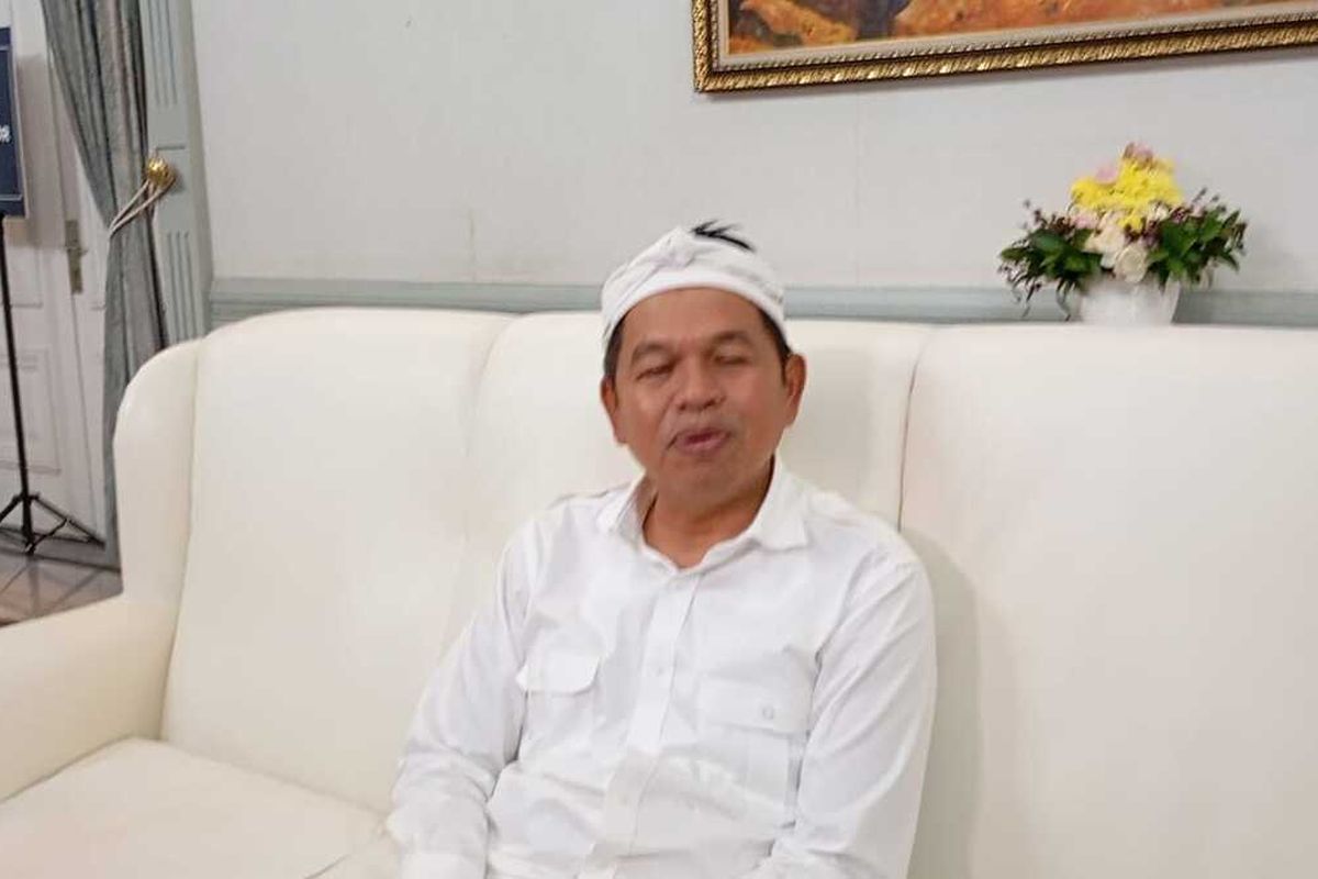 Gubernur Jabar Dedi Mulyadi saat konferensi pers soal pengunduran Yuddy Renaldi dari jabatan Dirut BJB di Gedung Pakuan, Kota Bandung, Rabu (5/3/2025).