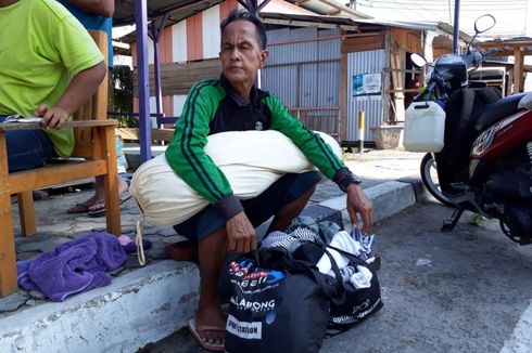 Sambil Bawa Bantal, Arifin Cari Cucunya yang Hilang Pasca-tsunami Palu