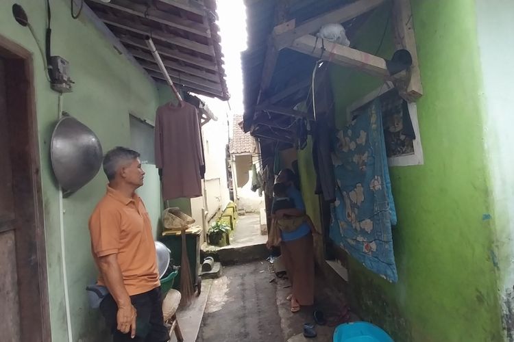 Rumah orangtua balita meninggal di sebuah gang di Kecamatan Cipedes Kota Tasikmalaya, Jawa Barat, saat dikunjungi Kompas.com, Senin (1/11/2022).