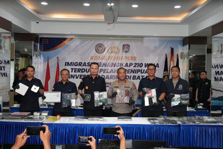 Imigrasi Tangkap 210 WNA Terduga Pelaku Penipuan Investasi Daring di Batam